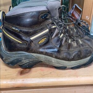 Keen Brown and Gray Hiking Boots with High-Top Design